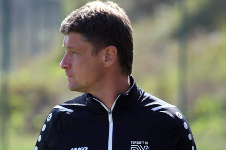 Uğursuz oyun baş məşqçinin  başında çatladı 