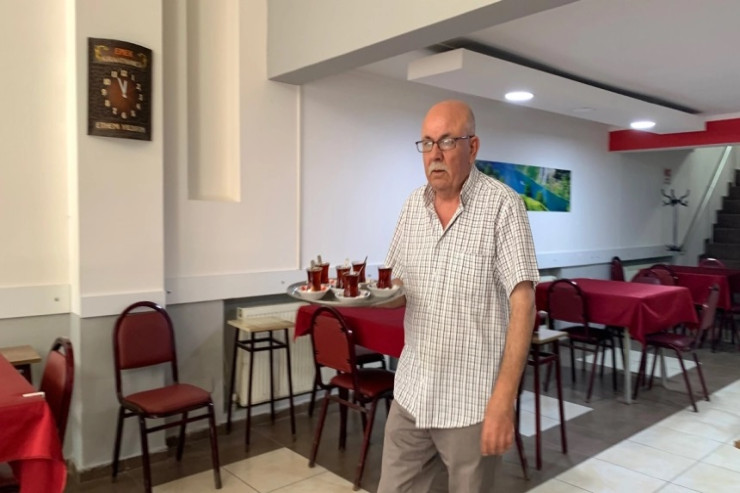 58 ildir, hər gün 20 stəkan çay içir