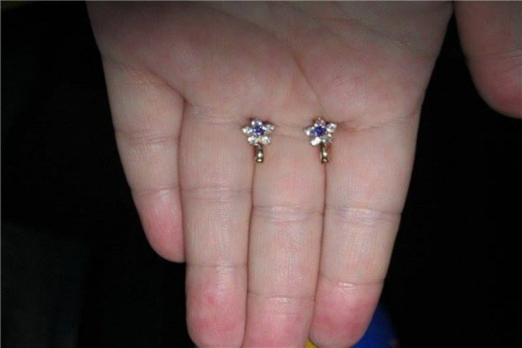 Azyaşlı qızın   sırğasını oğurlayanlar SAXLANILDI