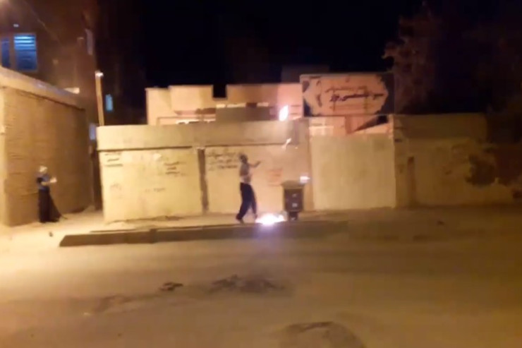 İranda etirazçılar deputatın ofisini yandırdı - VİDEO 