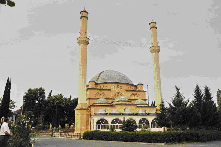 Azərbaycanda məsciddə QAN DÜŞDÜ:  axund bıçaqlandı