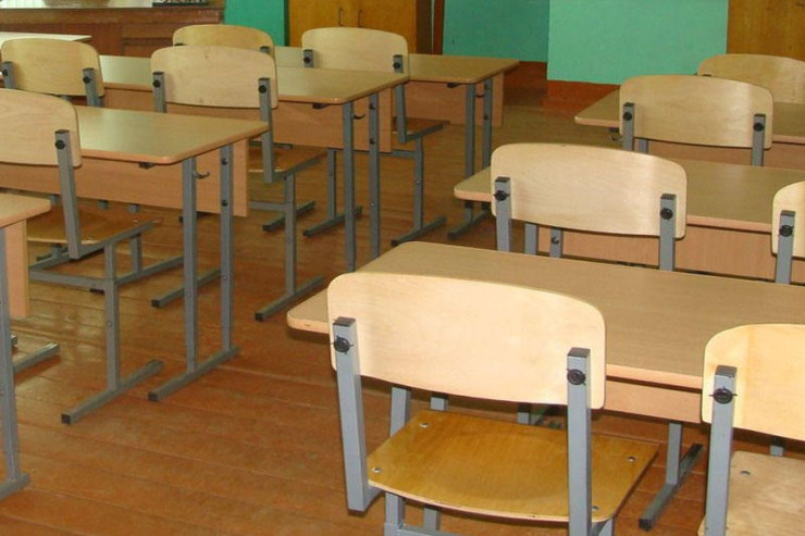 Üçüncü sinif şagirdi məktəbə qumbara gətirdi - FOTO 