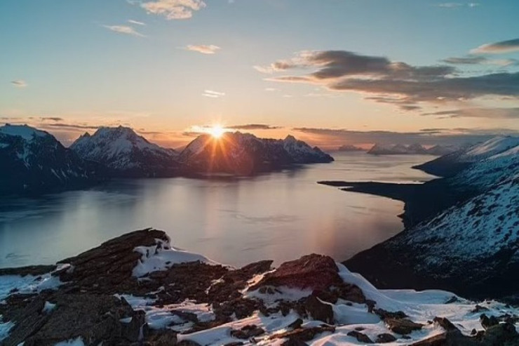 Avropanın kənarında həmişə işıqlı olan yer  