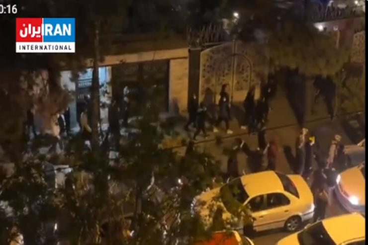 İranda molla rejiminə   aksiyalar yenidən alovlandı - VİDEO 