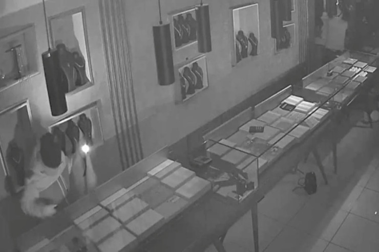 İki dəqiqədə  5 milyon   oğurladılar - VİDEO 