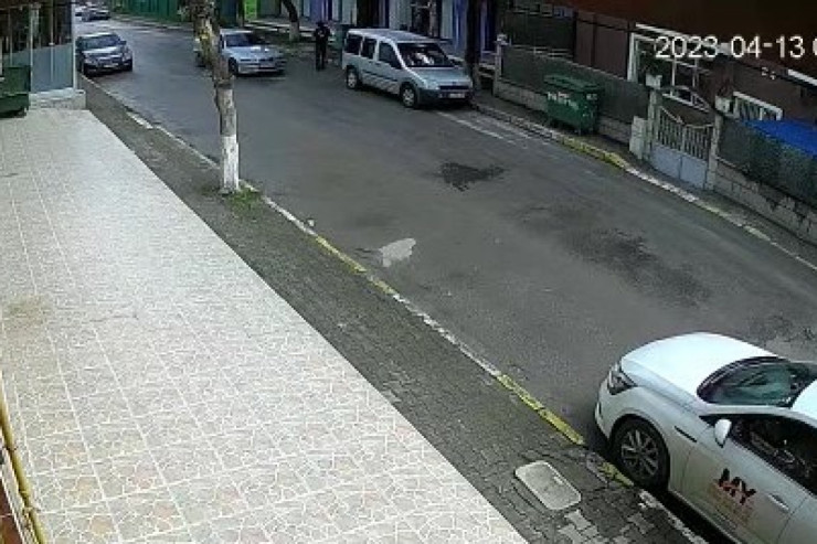 Ədavətli olduğu kişini küçədə güllələdi - HADİSƏ ANI 