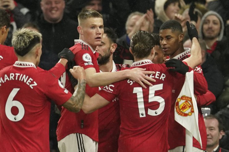  13 futbolçu   “Mançester Yunayted”dən gedəcək