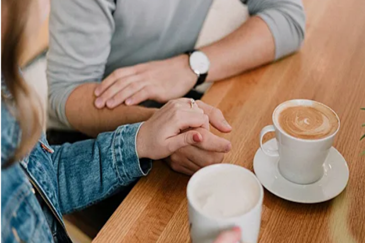 Üç il yazışdığı xanımla  ilk görüşdə   öldü