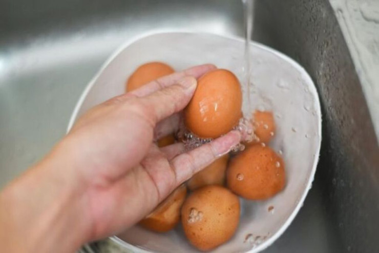 Zəhərlənməmək üçün  qaynadılmış yumurtanı   nə qədər saxlamaq olar?