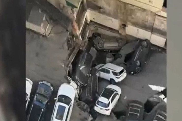 Çoxyaruslu parkinq uçdu, ölən var -VİDEO 