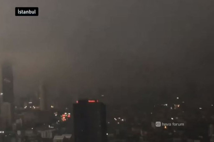 İstanbul günorta çağı qaranlığa qərq oldu - VİDEO 