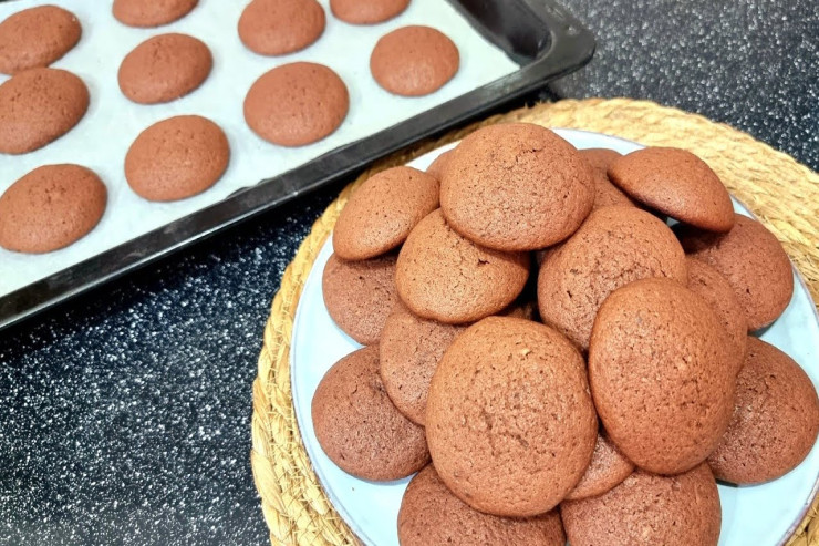 Qatıqla hazırlanan  yumşaq kakaolu peçenye