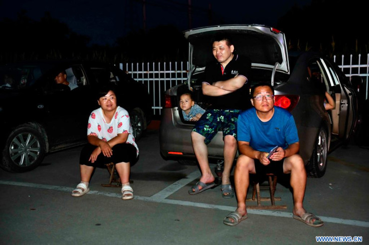 Çində zəlzələ: 130 bina dağıldı 