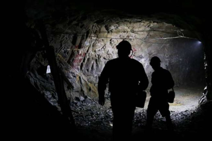 Mədəndə çökmə baş verdi, ölən var