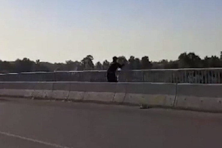 Lənkəranda qadın özünü körpüdən atmaq istədi -  VİDEO  