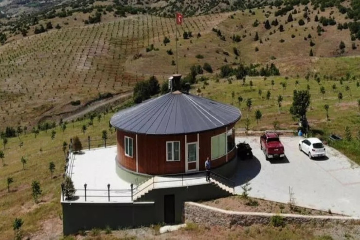 360 dərəcə  fırlana bilən ev   – 70 ton ağırlığında