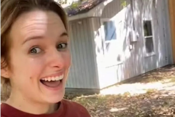 Tərk edilmiş evi  alan qadın orada "xəzinə" tapdı - VİDEO 