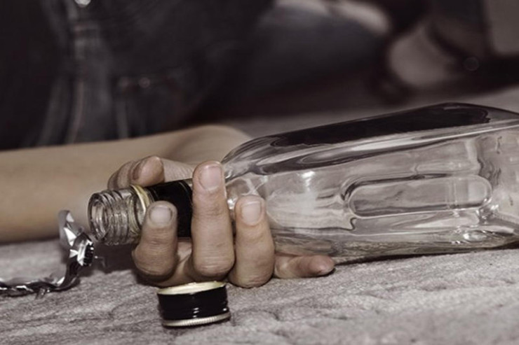 Bakıda kişi sirkə içib özünü öldürdü