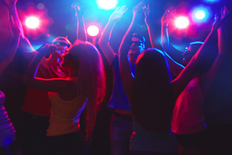 Bara gələn qonağı tualetə salıb GÜLLƏLƏDİLƏR 