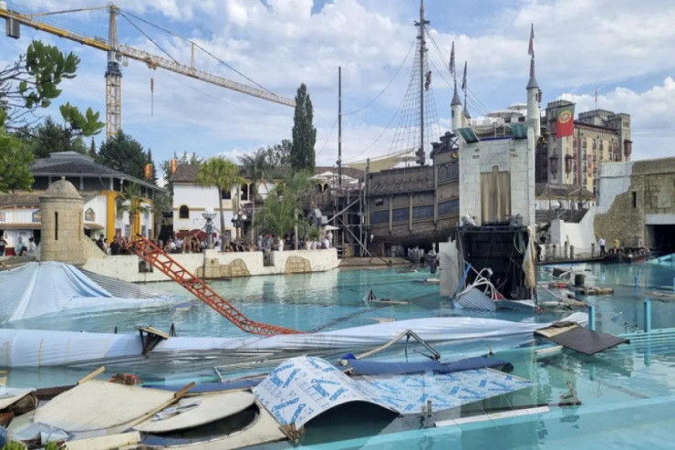 Attraksion qırıldı, xəsarət alanlar var