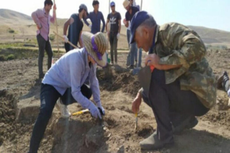 Azərbaycanda Orta əsrlərə aid qəbiristanlıq aşkar olunub