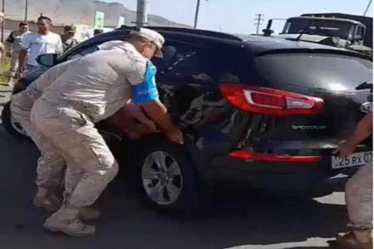 Sülhməramlılar separatçıların bağladığı yolu belə açdı - VİDEO 