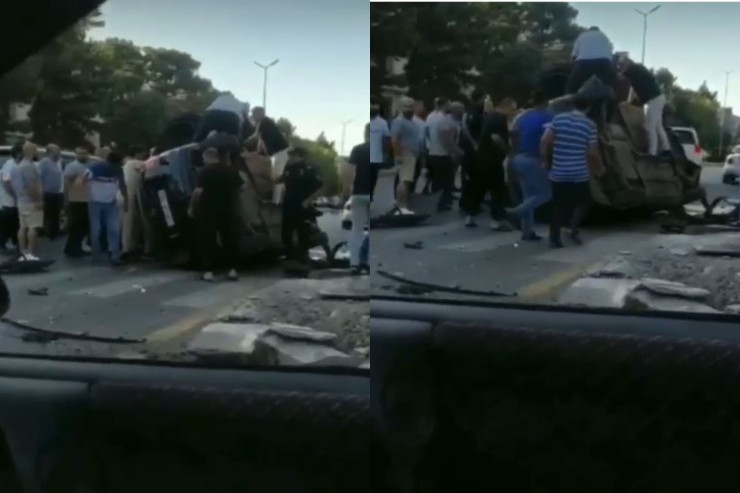 Sumqayıtda maşın səkiyə çırpılıb aşdı, 3 yaralı var - VİDEO 