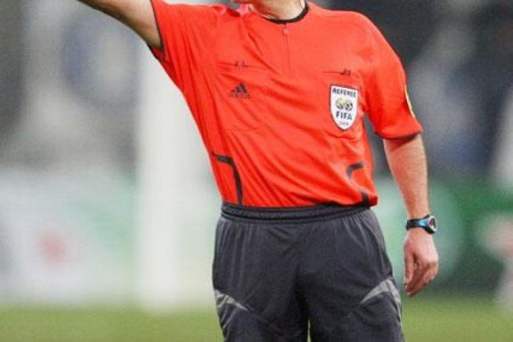 Futbol oyunu zamanı hakim döyülüb 