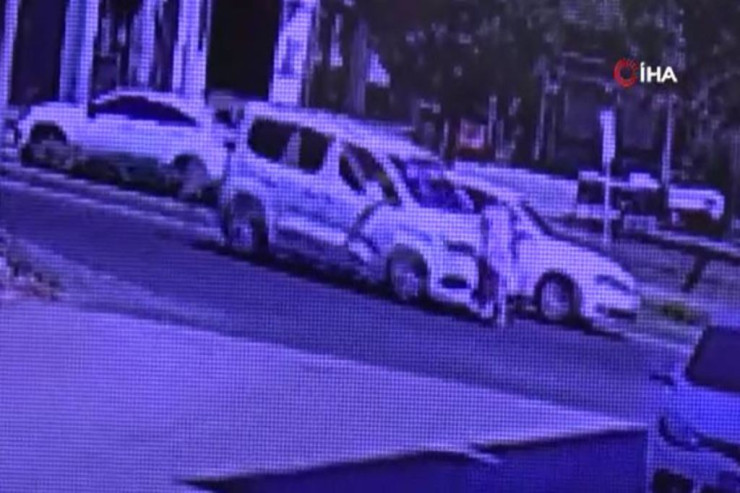 Ana və azyaşlı övladını maşın vurub sürüdü - HADİSƏ ANI 