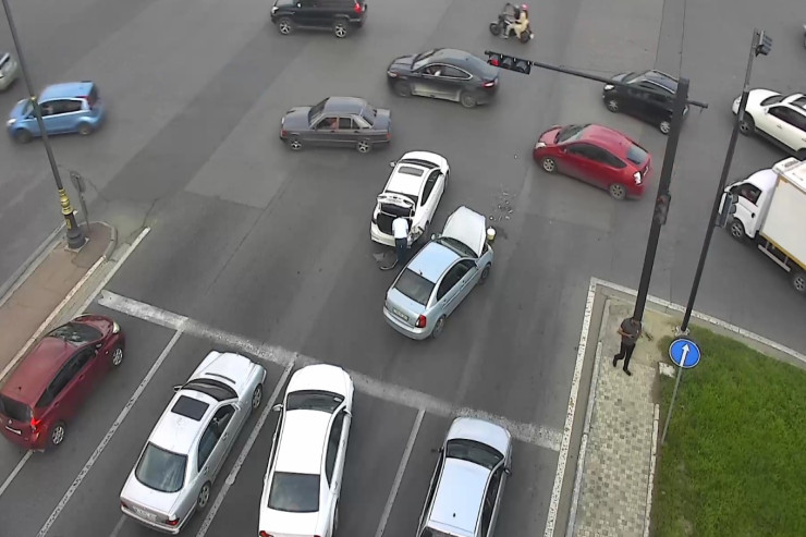 Bakıda baş verən qəza  tıxac yaratdı 