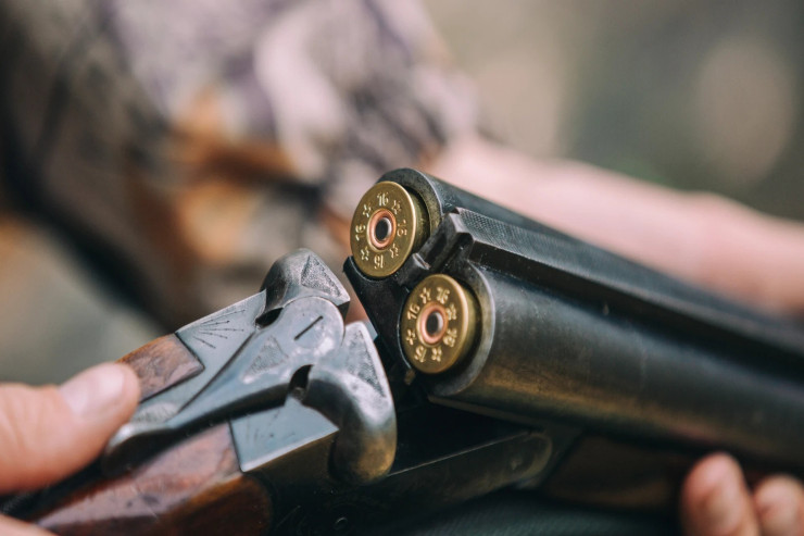 Torpaq üstündə  əmisini öldürdü 