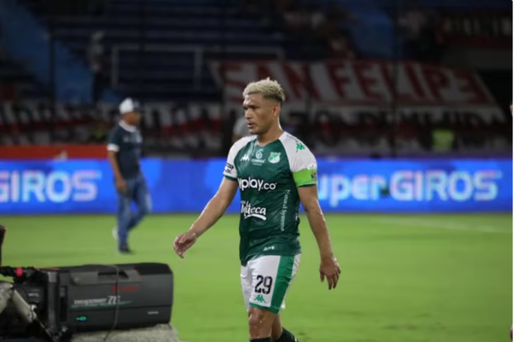 Stadion işçisinin  ombasına vuran   futbolçu cəzalandırıldı