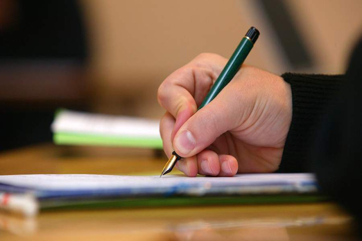 Rusiya ilə bağlı kitab yazdığına görə müxbir işsiz qaldı 