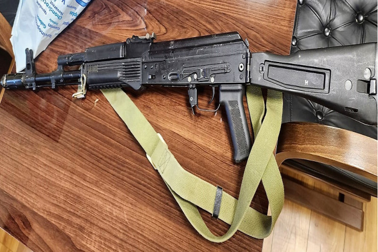 Bakıda "Kalaşnikov" satmaq istəyən tutuldu