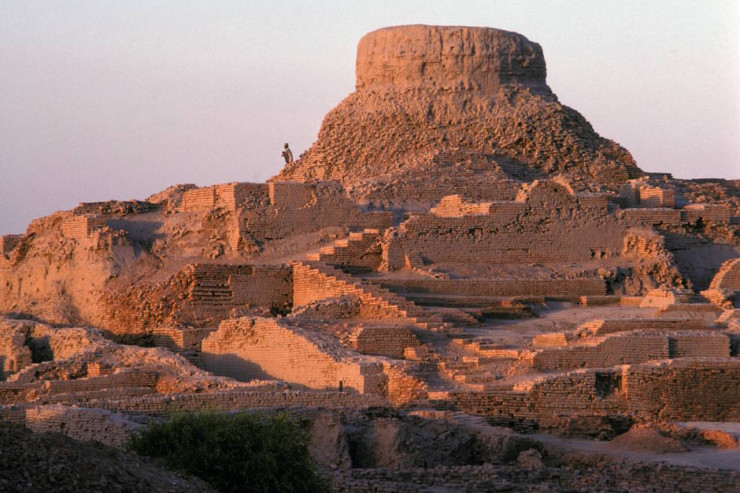 5 kiloqramlıq dəfinədə pullar bir-birinə yapışdı