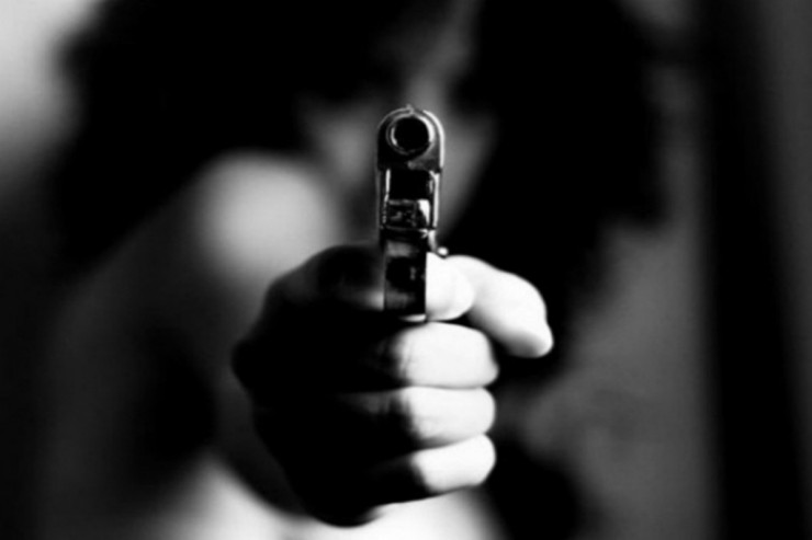 Qız məktəbdə oğlanları öldürüb İNTİHAR ETDİ 