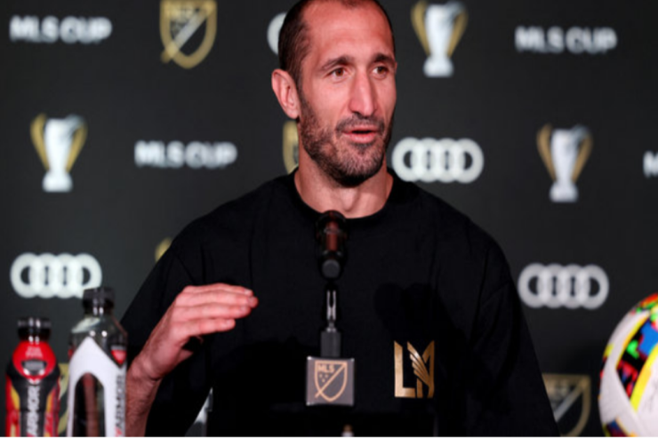 Karyerasını  bitirməyə   hazırlaşır