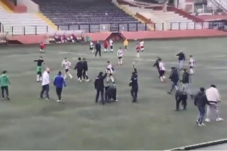  Qurdlar Vadisi   futbolu: Meydanda  atəş açıldı 