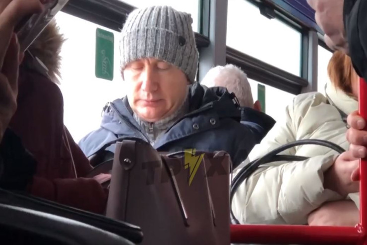 Ukraynada Putinin oxşarı tapıldı - VİDEO 