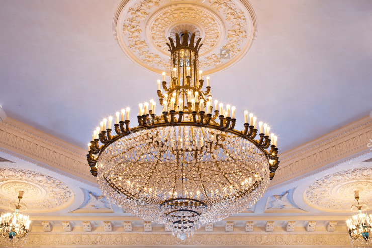 Bakıda müştərini belə ALDATDILAR:  bahalı italyan lüsturu yerli mal çıxdı 