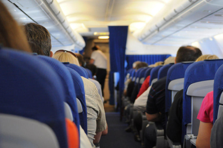 Təyyarə qalxarkən və enərkən niyə yatmaq olmaz? 