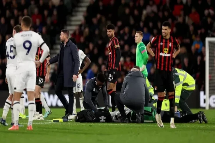 Futbolçu oyun vaxtı  huşunu itirdi 