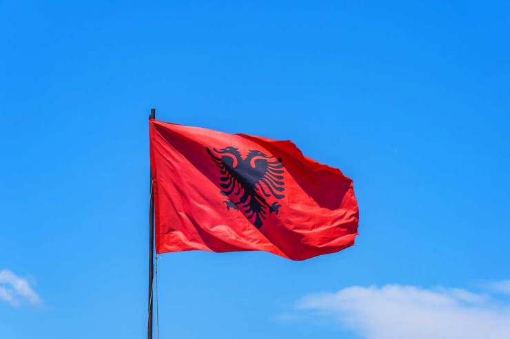 Səfir qeyri-leqal miqrant çıxdı