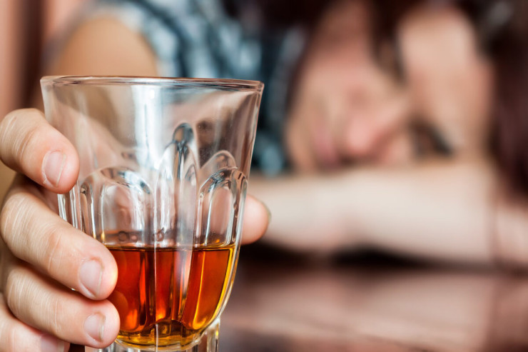 Ağdaşda qadın sirkə içib  özünü öldürmək istədi