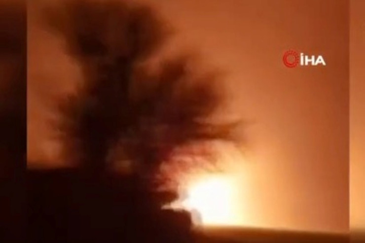 Türkiyədə zəlzələ nəticəsində qaz borusu PARTLADI  -VİDEO 