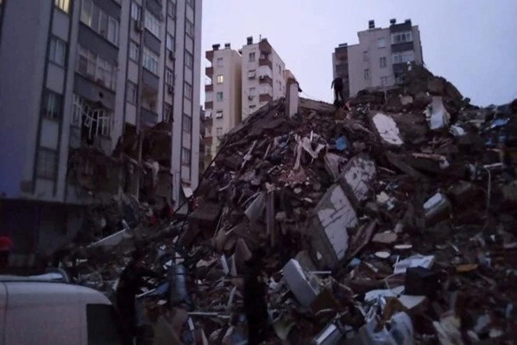 14 mərtəbəli bina uçdu təkcə bir nəfər XİLAS OLDU  - Zəlzələ DƏHŞƏTLƏRİ 