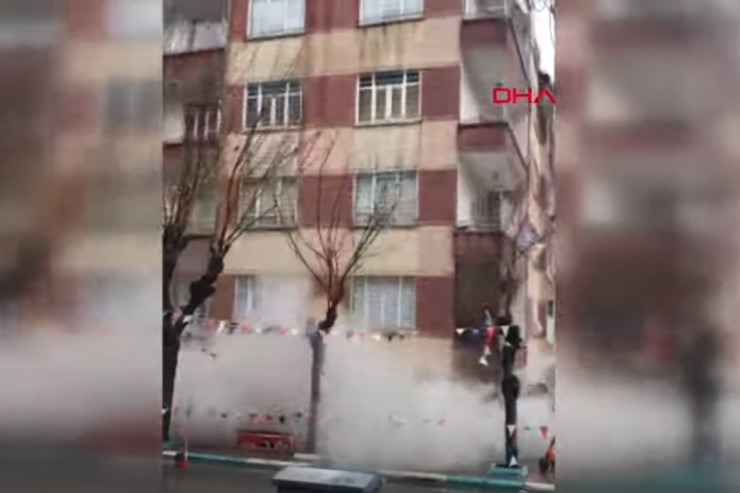 Türkiyədən daha bir DƏHŞƏT:  Bina belə çökdü ANBAAN VİDEO 