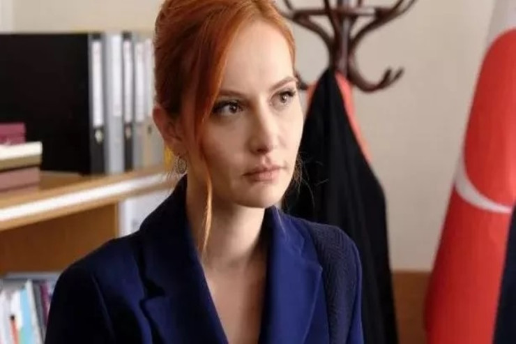 Tanınmış aktrisa kömək istədi  - Zəlzələdən sonra anasını tapa bilmir