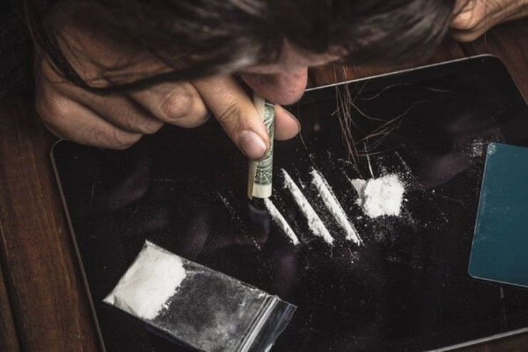 Klub prezidentinin oğlu  kokaindən   istifadə etdi: Evə polis gəldi