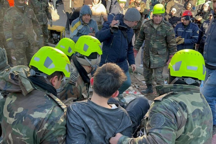 Xilasedicilərimiz Kahramanmaraşda 17 yaşlı oğlanı və 12 yaşlı qızı belə xilas etdilər -VİDEO 